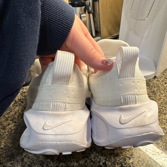 Women’s size 8 Nike Infiniti Run 4 ALL White - Picture 4 of 7